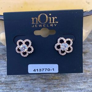 Noir Jewelry Gold & White Rhinestone Flower Post Earrings. NWOT!